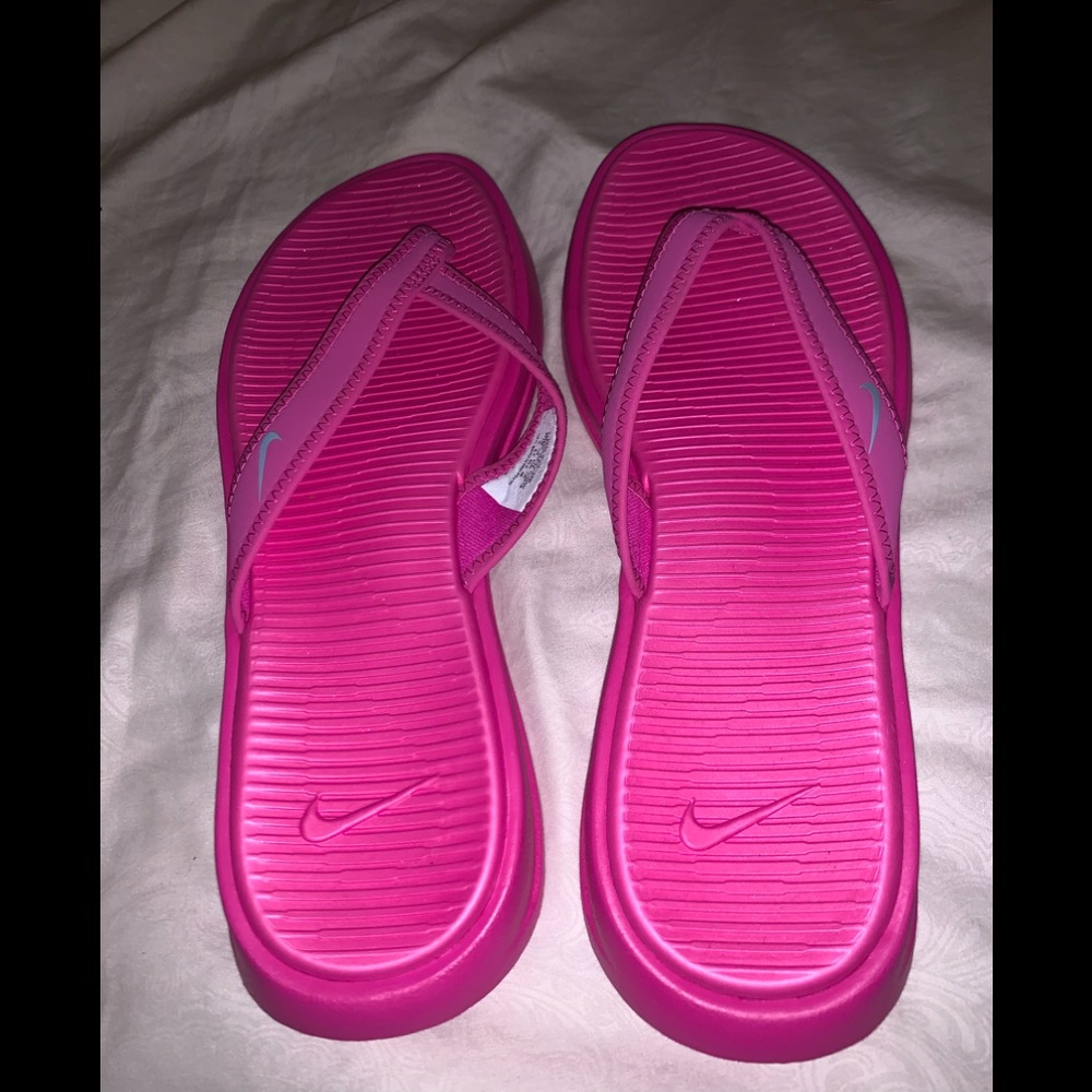 NEVER WORN Pink Nike Flip Flops